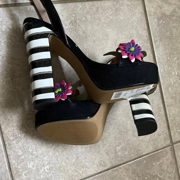 Adorable heels - Picture 4 of 6